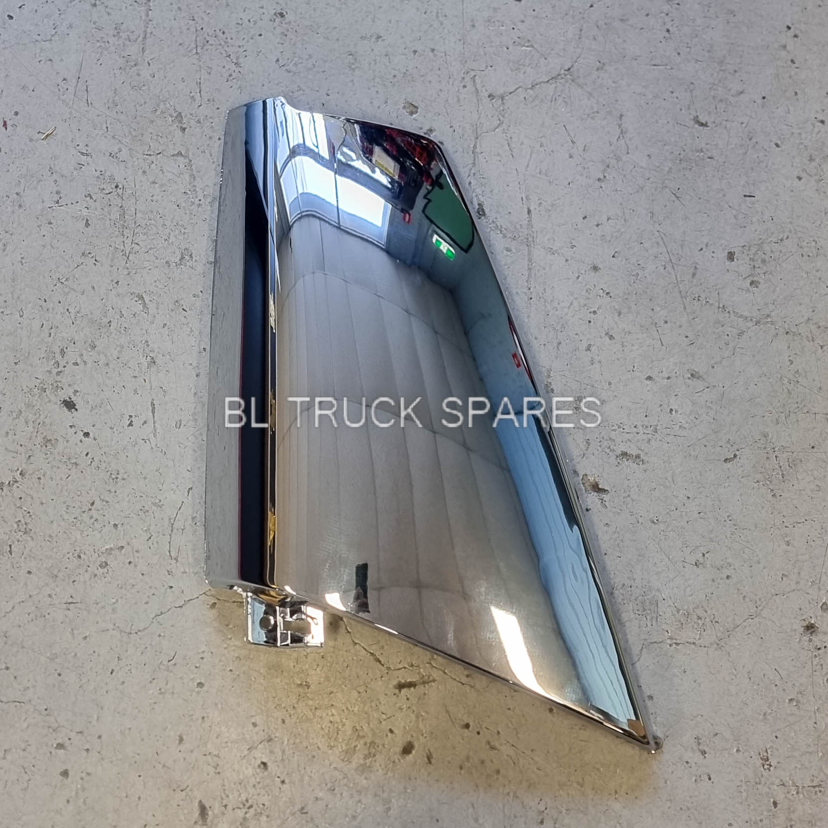 ISUZU N-SERIES (2004-2008) FRONT CHROME CORNER PANEL – RH
